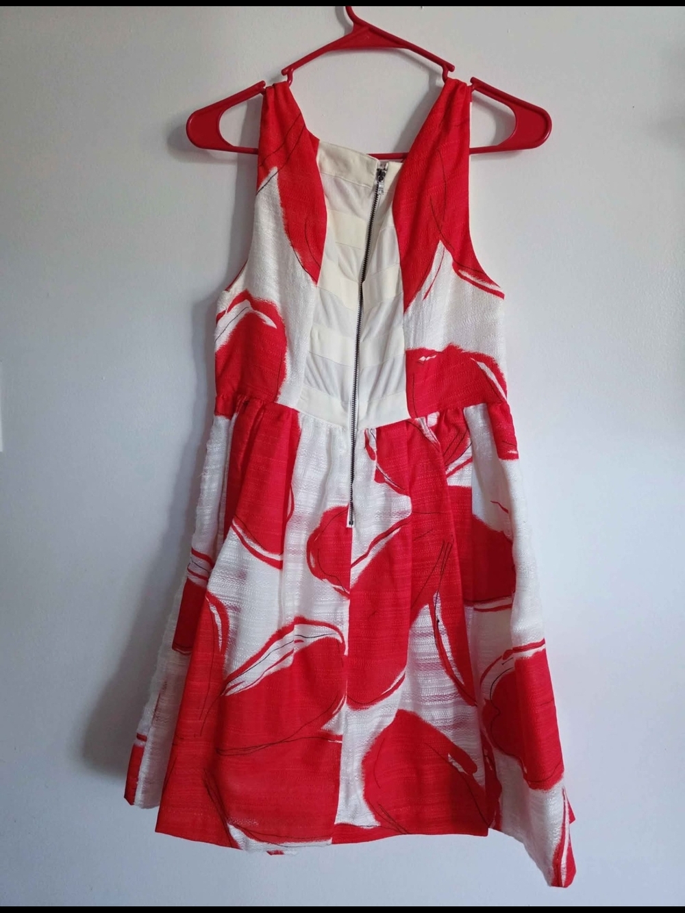 Alice + Olivia Red and White Floral Fit-and-Flare Dress - Picture 2 of 5